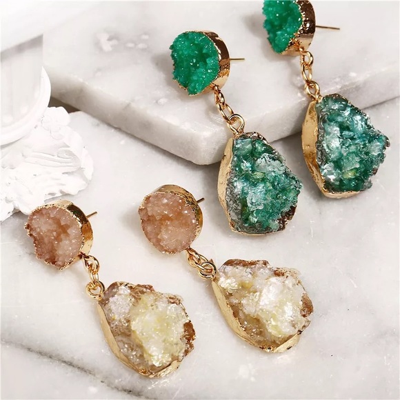 Green and Gold Irregular Cluster Resin Earrings - Picture 4 of 6